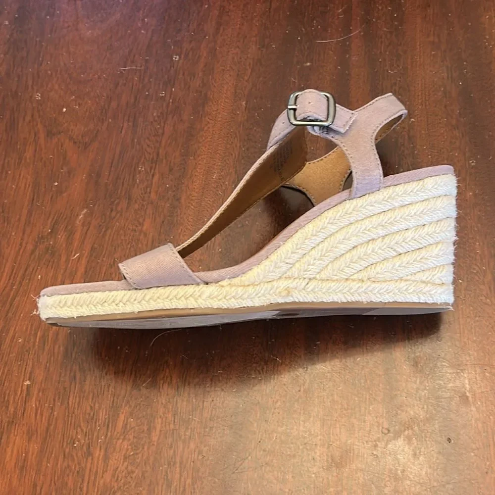 Lucky Brand Tan wedge Sandals Size 8 1/2 M NWOT